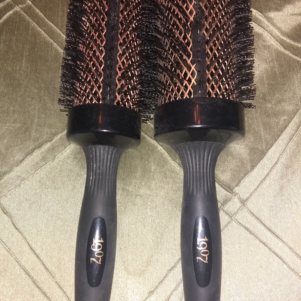 Two piece round blow drying brushes